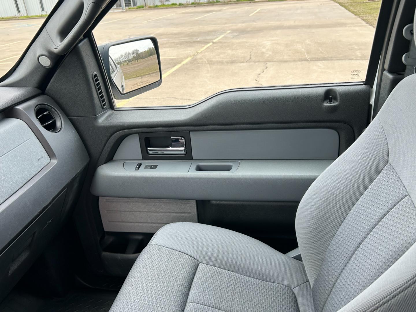 2014 White /Gray Ford F-150 XL SuperCab 6.5-ft. Bed 2WD (1FTEX1CM3EK) with an 3.7L V6 DOHC 24V engine, 6-Speed Automatic transmission, located at 17760 Hwy 62, Morris, OK, 74445, (918) 733-4887, 35.609104, -95.877060 - Photo#9